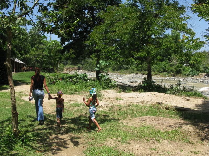 BaiguateWaterfall02.jpg