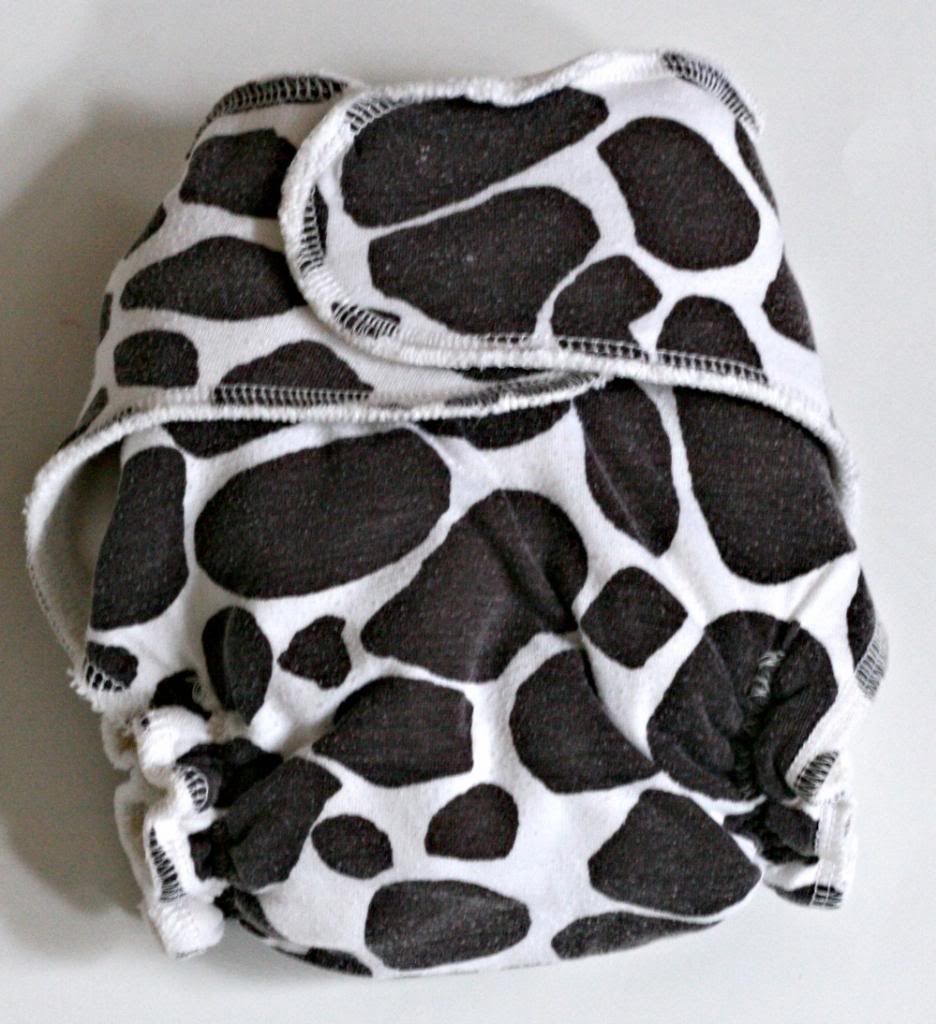Giraffe Print One Size Snapless Diaper Giraffe Print One Size Snapless Diaper