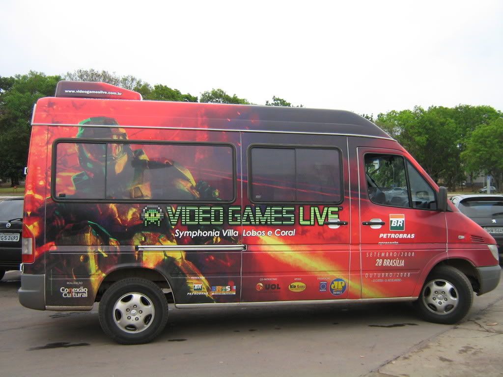 Furgão da equipe de promoção da Video Games Livre
