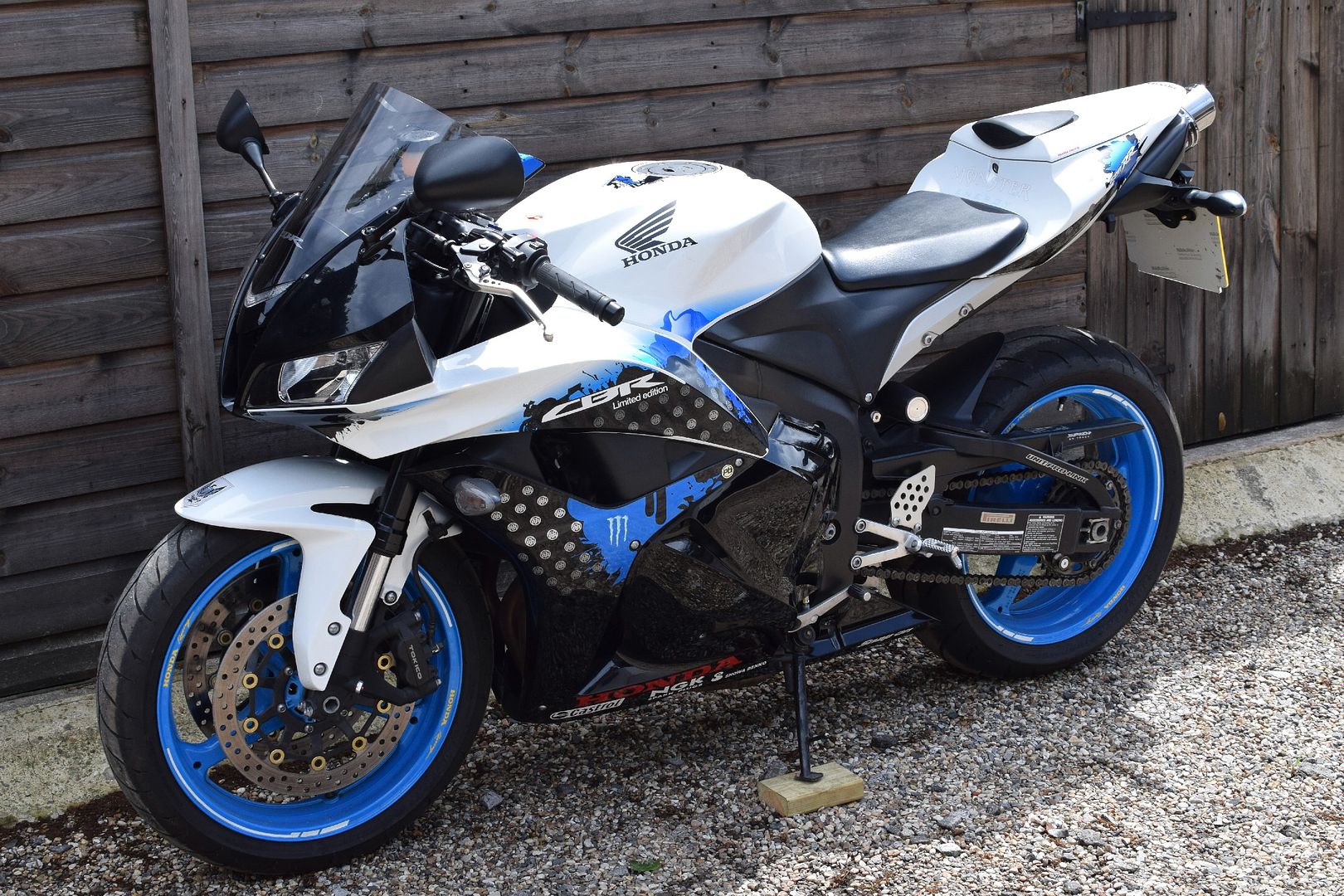 £ Sold Honda Cbr600rr 9 Limited Edition ‘splash Model 2 Owners 9700 Miles 2010 10 Reg 4890