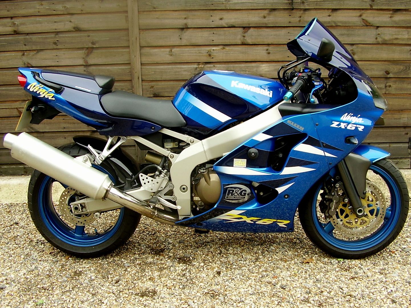 ぐっさん 2001 Kawasaki Ninja ZX6R  sounds great with Yoshimura